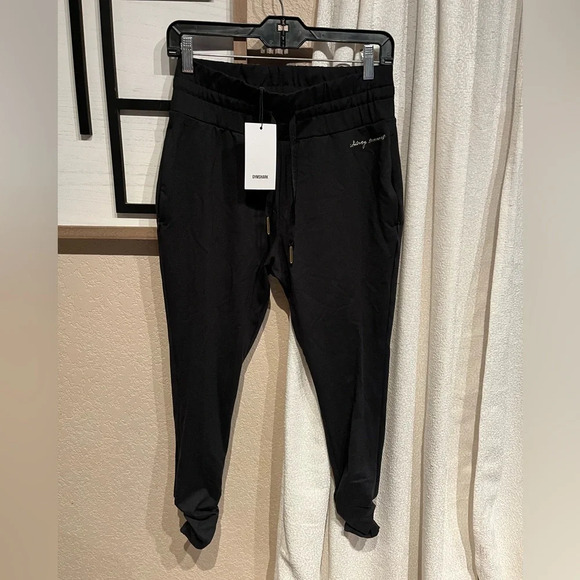 Gymshark whitney‎ fitted joggers NWT - Picture 2 of 11